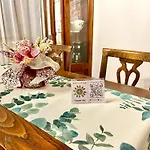 Balcone Fiorito, Nel Cuore Del Centro Storico Di アパート コルトーナ