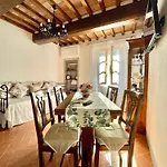 Balcone Fiorito, Nel Cuore Del Centro Storico Di コルトーナ
