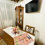 Balcone Fiorito, Nel Cuore Del Centro Storico Di コルトーナ