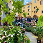 Balcone Fiorito, Nel Cuore Del Centro Storico Di * コルトーナ