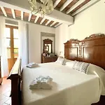 Balcone Fiorito, Nel Cuore Del Centro Storico Di