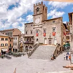 Balcone Fiorito, Nel Cuore Del Centro Storico Di *