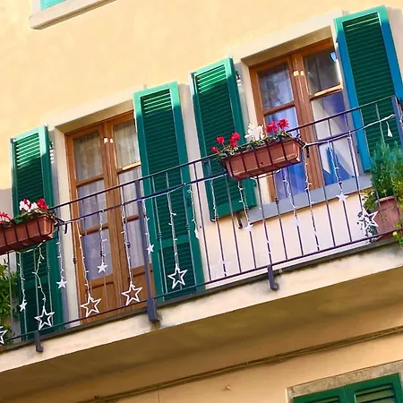 Balcone Fiorito, Nel Cuore Del Centro Storico Di アパート