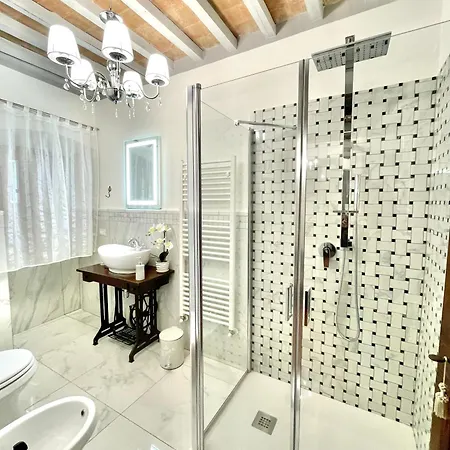 Balcone Fiorito, Nel Cuore Del Centro Storico Di Apartament Cortona