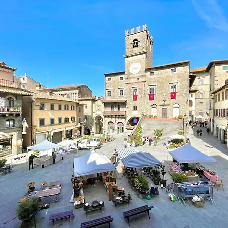 Balcone Fiorito, Nel Cuore Del Centro Storico Di コルトーナ